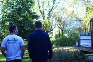 Watch as Derek and Tom walk away.